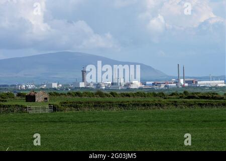 Die Wiederaufbereitungsstätte Sellafield, hinter der Black Combe steht, Cumbria, England, Vereinigtes Königreich Stockfoto