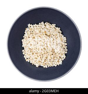 Blick von oben auf gekochten Brei aus polierten Sorghum-Grütze Graue Schale isoliert auf weißem Hintergrund Stockfoto