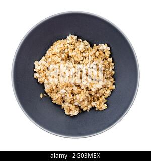 Blick von oben auf gekochten Haferbrei aus grauem Vollkorn-Hafer Schale isoliert auf weißem Hintergrund Stockfoto