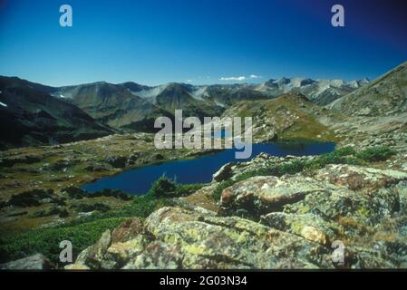 Crest Butte, Gunnison County, Colorado, hoch oben über der Paradise Divide mit Blick auf die Yule Lakes zwischen Crest Butte und Crystal in der Nähe von Aspen Stockfoto