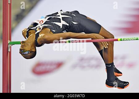 Mutaz Essa Barshim (QAT) platziert sich im Hochsprung auf Platz zwei Bei 7-6 1/2 (2,30 m) während des World Athletics Doha Diamond Ligatreffen in Suhaim bin Hamad Stockfoto