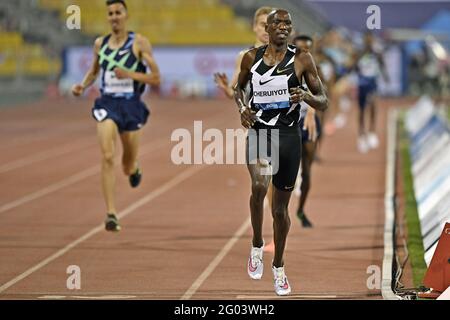 Timothy Cheruiyot (KEN) gewinnt die 1.500 Millionen in 3:30.48 während des World Athletics Doha Diamond League Meetings im Suhaim bin Hamad Stadium in Doha, Katar, Stockfoto