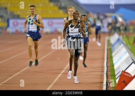 Timothy Cheruiyot (KEN) gewinnt die 1.500 Millionen in 3:30.48 während des World Athletics Doha Diamond League Meetings im Suhaim bin Hamad Stadium in Doha, Katar, Stockfoto