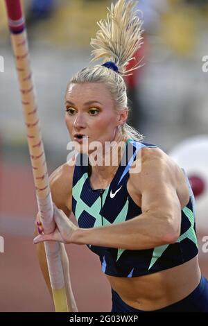 Katie Nageotte (USA) gewinnt den Stabhochsprung der Frauen mit 15-10 Jahren 1/2 (4,84 m) während des Treffens der World Athletics Doha Diamond League In Suhaim bin Hamad Stadi Stockfoto