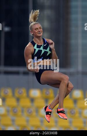 Katie Nageotte (USA) gewinnt den Stabhochsprung der Frauen mit 15-10 Jahren 1/2 (4,84 m) während des Treffens der World Athletics Doha Diamond League In Suhaim bin Hamad Stadi Stockfoto