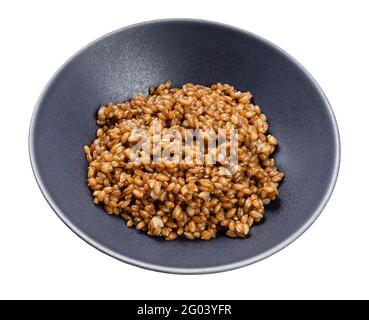 Gekochter Haferbrei aus Vollkornrogen in einer grauen Schüssel isoliert auf Weißer Hintergrund Stockfoto