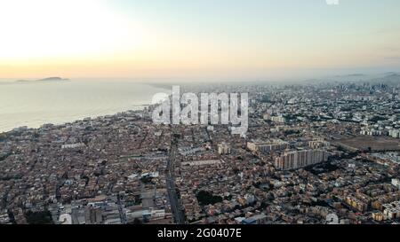 Luftaufnahme der Stadt Lima mit den Bezirken Miraflores, Barranco und Surco. Stockfoto