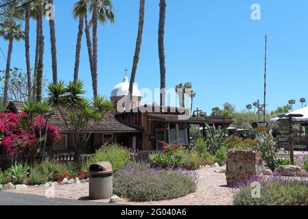 SAN JUAN CAPISTRANO, KALIFORNIEN - 27. MAI 2021: Los Rios Historic District mit Blick auf das Bahndepot und die Gleise. Stockfoto