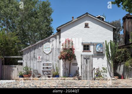 SAN JUAN CAPISTRANO, KALIFORNIEN - 27. MAI 2021: Friseursalon Josies im historischen Viertel Los Rios. Stockfoto