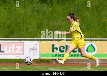 Aschheim, Deutschland. Mai 2021. Marsia Gath (18 Wuerzburger Kickers) während des 2. Fußball-Bundesliga-Spiel zwischen dem FC Bayern München II und dem Wuerzburger Kickers im Sportpark Aschheim. Kredit: SPP Sport Pressefoto. /Alamy Live News Stockfoto