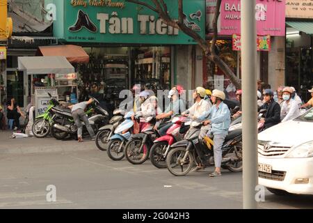 Saigon, Vietnam - Januar 2014: Rollerverkehr in Saigon, Vietnam Stockfoto