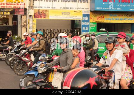 Saigon, Vietnam - Januar 2014: Rollerverkehr in Saigon, Vietnam Stockfoto