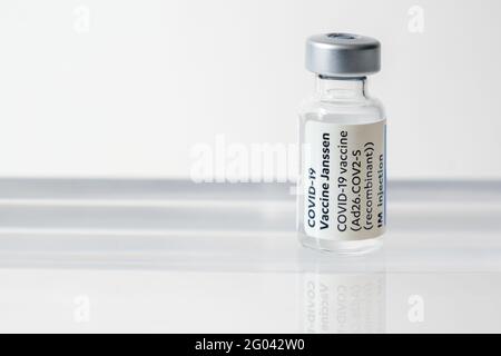 Montreal, CA - 31. Mai 2021: Fläschchen mit Janssen Covid-19-Impfstoff Stockfoto