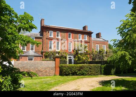 Die Ormeley Lodge ist ein georgianisches Haus aus dem frühen 6. Jahrhundert und liegt auf einem 2 Hektar großen Grundstück am Rande des Ham Common in der Nähe des Richmond Park in Ham, London. (123) Stockfoto