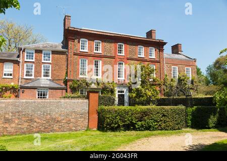 Die Ormeley Lodge ist ein georgianisches Haus aus dem frühen 6. Jahrhundert und liegt auf einem 2 Hektar großen Grundstück am Rande des Ham Common in der Nähe des Richmond Park in Ham, London. (123) Stockfoto