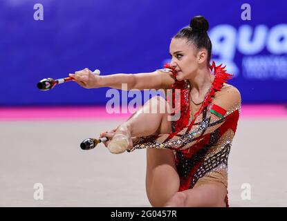 Harnasko Alina (BLR) während der Rhythmischen Gymnastik FIG World Cup 2021 Pesaro in der Vitrifrigo Arena, Pesaro, Italien am Mai / LM Stockfoto