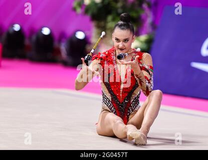 Harnasko Alina (BLR) während der Rhythmischen Gymnastik FIG World Cup 2021 Pesaro in der Vitrifrigo Arena, Pesaro, Italien am Mai / LM Stockfoto