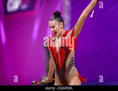 Harnasko Alina (BLR) während der Rhythmischen Gymnastik FIG World Cup 2021 Pesaro in der Vitrifrigo Arena, Pesaro, Italien am Mai / LM Stockfoto