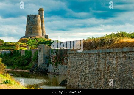 FRANKREICH. MANCHE(50). SAINT-VAAST-LA-HOUGUE. VAUBAN-TURM Stockfoto