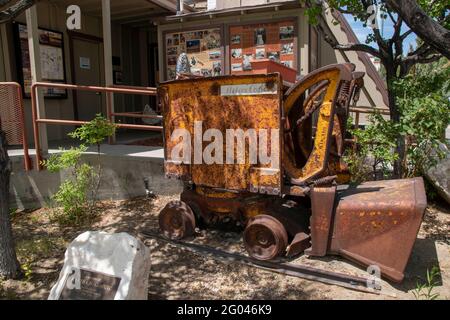 Die kleine Stadt Bishop in Inyo County, CA, hat viele interessante Sehenswürdigkeiten. Stockfoto