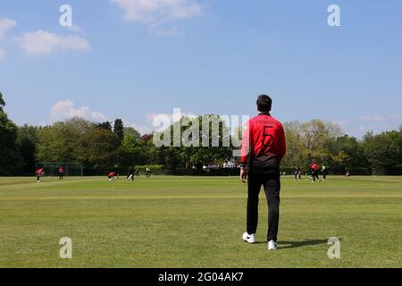 Allgemeine Ansicht der Aktion während Brentwood CC gegen Hornchurch CC, Hamro Foundation Essex League Cricket auf dem Old County Ground am 29. Mai 2021 Stockfoto