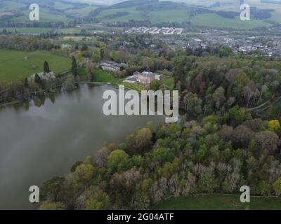 SELKIRK, SCHOTTLAND. 11. Mai 2021. Luftaufnahme des Haining House and Estate in Selkirk, Scottish Borders. Stockfoto