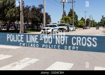 Chicago - ca. Mai 2021: POLIZEILINIE KREUZEN MIT freundlicher Genehmigung der Chicagoer Polizeibehörde kein Schild. Stockfoto