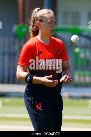 Beckenham, Großbritannien. Mai 2021. BECKENHAM, Großbritannien, 31. MAI:Southern Vipers Tara Norris während der Rachael Heyhoe Flint Trophy ein-Tages-Frauenspiel zwischen South East Stars und Southern Vipers am 31. Mai 2021 auf dem Kent County Ground, Beckenham, Quelle: Action Foto Sport/Alamy Live News Stockfoto