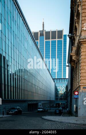 BRÜSSEL, BELGIEN - 30. Mai 2021: Der Finanzturm mit Blick auf brüssel aus dem nördlichen Viertel Stockfoto