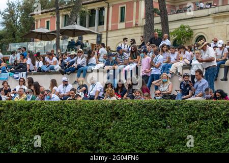 Rom, Italien. Mai 2021. Das Publikum des Rolex Grand Prix Rom beim 88. CSIO 5 * Master D'Inzeo auf der Piazza di Siena. (Foto: Gennaro Leonardi/Pacific Press/Sipa USA) Quelle: SIPA USA/Alamy Live News Stockfoto