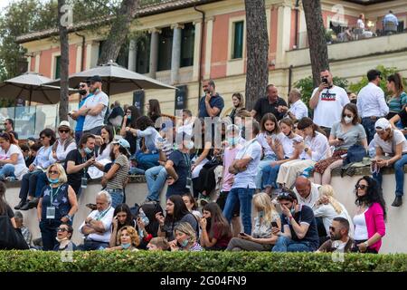 Rom, Italien. Mai 2021. Das Publikum des Rolex Grand Prix Rom beim 88. CSIO 5 * Master D'Inzeo auf der Piazza di Siena. (Foto: Gennaro Leonardi/Pacific Press/Sipa USA) Quelle: SIPA USA/Alamy Live News Stockfoto