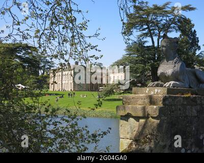 Compton Verney, heute eine Kunstgalerie und ein Park, wurde im 18. Jahrhundert von Robert Adam & Pleasure Grounds von Capability Brown zu einem County House umgebaut. Stockfoto