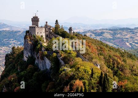 Schöne Aussicht auf die Festung in San Marino, Italien. Stockfoto