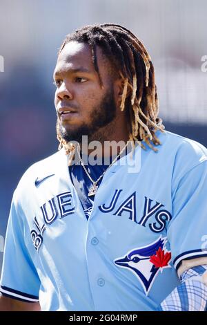 CLEVELAND, OH - Mai 30: Vladimir Guerrero Jr. (27) von den Toronto Blue Jays schaut während des zweiten Spiels eines Doppelheaders gegen die Cleveland Indians A an Stockfoto