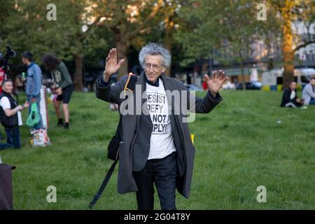 London, Großbritannien. Mai 2021. Piers Corbyn kommt, um die Menge der Demonstranten zu unterstützen. Yuen Ching Ng/Alamy Live News Stockfoto