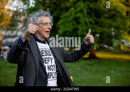 London, Großbritannien. Mai 2021. Piers Corbyn kommt, um die Menge der Demonstranten zu unterstützen. Yuen Ching Ng/Alamy Live News Stockfoto