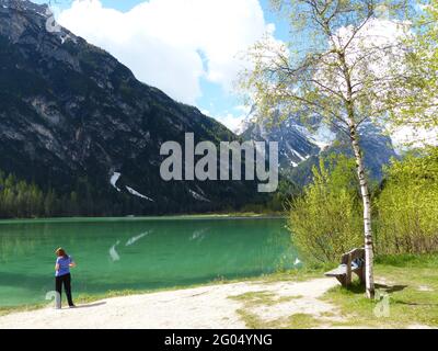 Herrliche Aussicht auf Seen und Bäche in den Dolomiten in den Alpen, Italien Stockfoto