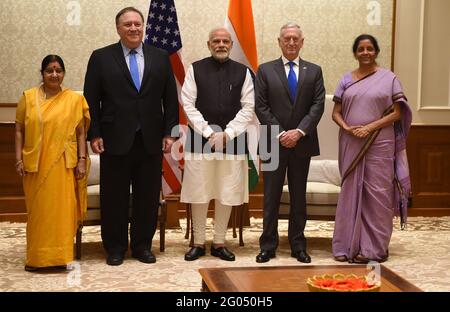 Berichten: (Von links) Indian Minister of External Affairs Sushma Swaraj, US-Außenminister Michael Pompeo, indischen Premierminister Narendra Modi, US-Verteidigungsminister James N. Mattis und indischen Verteidigungsminister Nirmala Sitharaman Treffen bei Modiâ €™s Residenz, Neu-Delhi, Indien, 6. September 2018. Mattis, Pompeo und ihre indischen Amtskollegen trafen sich nach dem ersten 2+2-Ministerdialog zwischen den USA und Indien mit Modi. Stockfoto