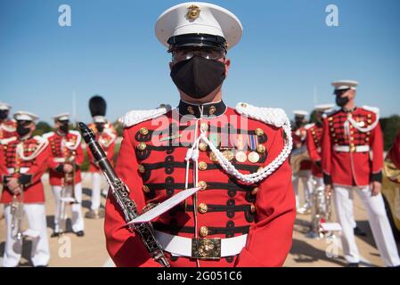 Berichtet: Die United States Marine Band nimmt an der Begrüßungszeremonie Teil, als Verteidigungsminister Dr. Mark T. Esper den israelischen Verteidigungsminister Benjamin Benny Gantz am 22. September 2020 im Pentagon, Washington, D.C. empfängt Stockfoto