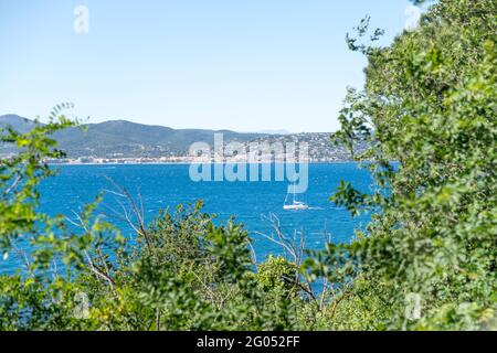 Saint Tropez, Frankreich. Mai 2021. Die Bucht 'Golfe de Saint-Tropez'. Quelle: Sebastian Sinterhauf/dpa/Alamy Live News Stockfoto