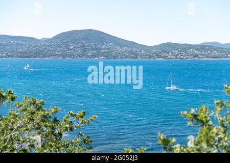 Saint Tropez, Frankreich. Mai 2021. Die Bucht 'Golfe de Saint-Tropez'. Quelle: Sebastian Sinterhauf/dpa/Alamy Live News Stockfoto