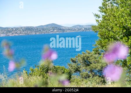 Saint Tropez, Frankreich. Mai 2021. Die Bucht 'Golfe de Saint-Tropez'. Quelle: Sebastian Sinterhauf/dpa/Alamy Live News Stockfoto