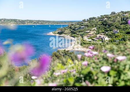 Saint Tropez, Frankreich. Mai 2021. Die Bucht 'Golfe de Saint-Tropez'. Quelle: Sebastian Sinterhauf/dpa/Alamy Live News Stockfoto