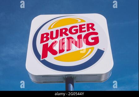 2000s Vereinigte Staaten - Burger King Schild, Victorville, Kalifornien 2003 Stockfoto