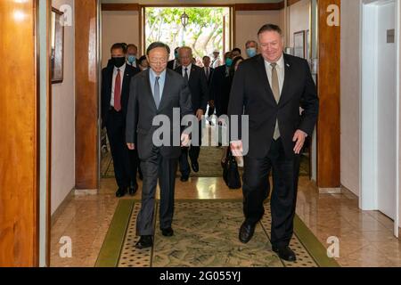 Der US-Außenminister Michael R. Pompeo veranstaltet am 16. Juni 2020 in Honolulu, HI, ein Arbeitsessen mit einer chinesischen Delegation unter der Leitung des chinesischen Politbüros Yang Jiechi. Stockfoto