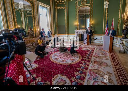 Außenminister Michael R. Pompeo hält am 21. Juli 2020 eine gemeinsame Presseverfügung mit dem britischen Außenminister Dominic Raab in London, Großbritannien, ab Stockfoto