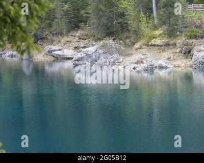 Herrliche Aussicht auf Seen und Bäche in den Dolomiten in den Alpen, Italien Stockfoto