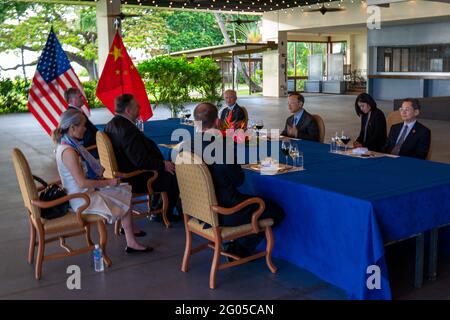 Der US-Außenminister Michael R. Pompeo veranstaltet am 16. Juni 2020 ein Arbeitsessen mit der chinesischen Delegation in Honolulu, HI. Stockfoto