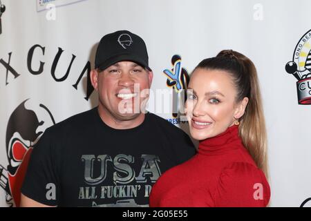 Long Beach, Kalifornien, USA. Mai 2021. Tito Ortiz, Kämpfer und Politiker der Mixed-Martial Arts, und Amber Nichole Miller nehmen am Memorial Day-Wochenende am „A Night of Southern Rock“-Konzert im Scottish Rite Cultural Center von Long Beach in Long Beach, Kalifornien, Teil. Kredit: Sheri Determan Stockfoto