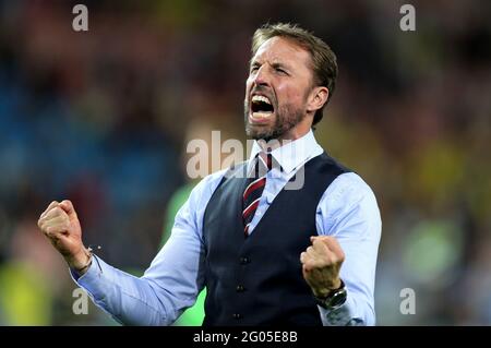 Datei-Foto vom 03-07-2018 von Englands Manager Gareth Southgate, der im Spartak Stadium, Moskau, den Sieg der FIFA-Weltmeisterschaft 2018 in der Runde des 16-Matches gegen Kolumbien feiert. Ausgabedatum: Dienstag, 1. Juni 2021. Stockfoto